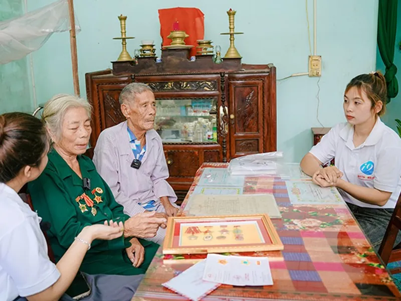 Gia đình cùng nhau bảo vệ trẻ em trực tuyến